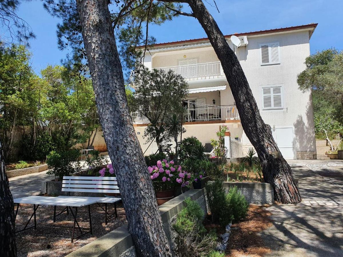 Sidus Maris, Spacious Seaside Apartment With Free Parking Martinscica  Exterior photo