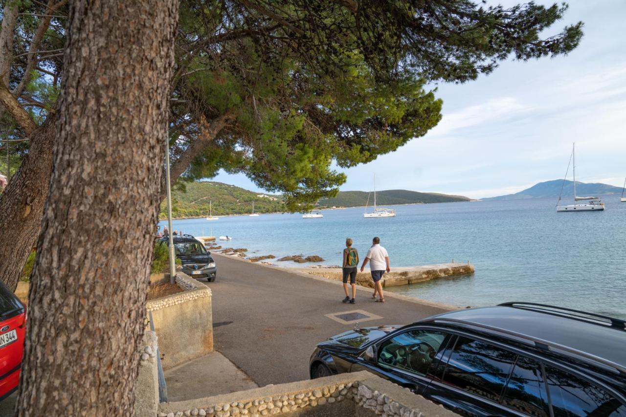 Sidus Maris, Spacious Seaside Apartment With Free Parking Martinscica  Exterior photo