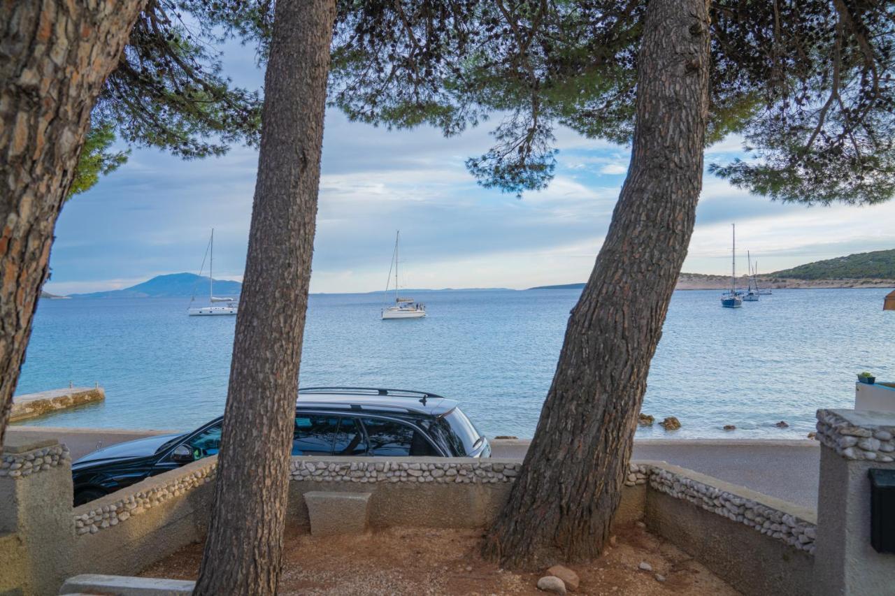 Sidus Maris, Spacious Seaside Apartment With Free Parking Martinscica  Exterior photo
