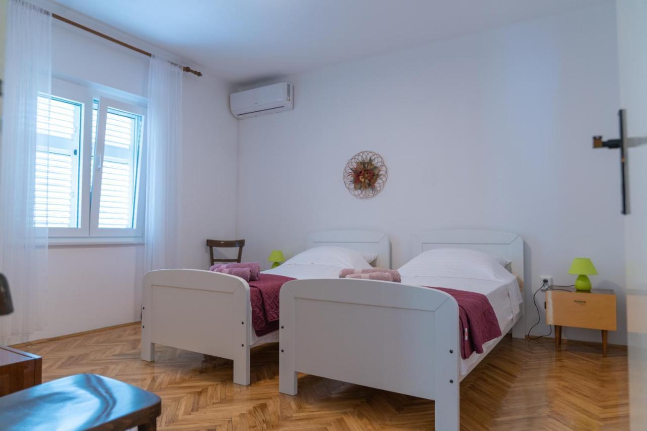 Sidus Maris, Spacious Seaside Apartment With Free Parking Martinscica  Exterior photo
