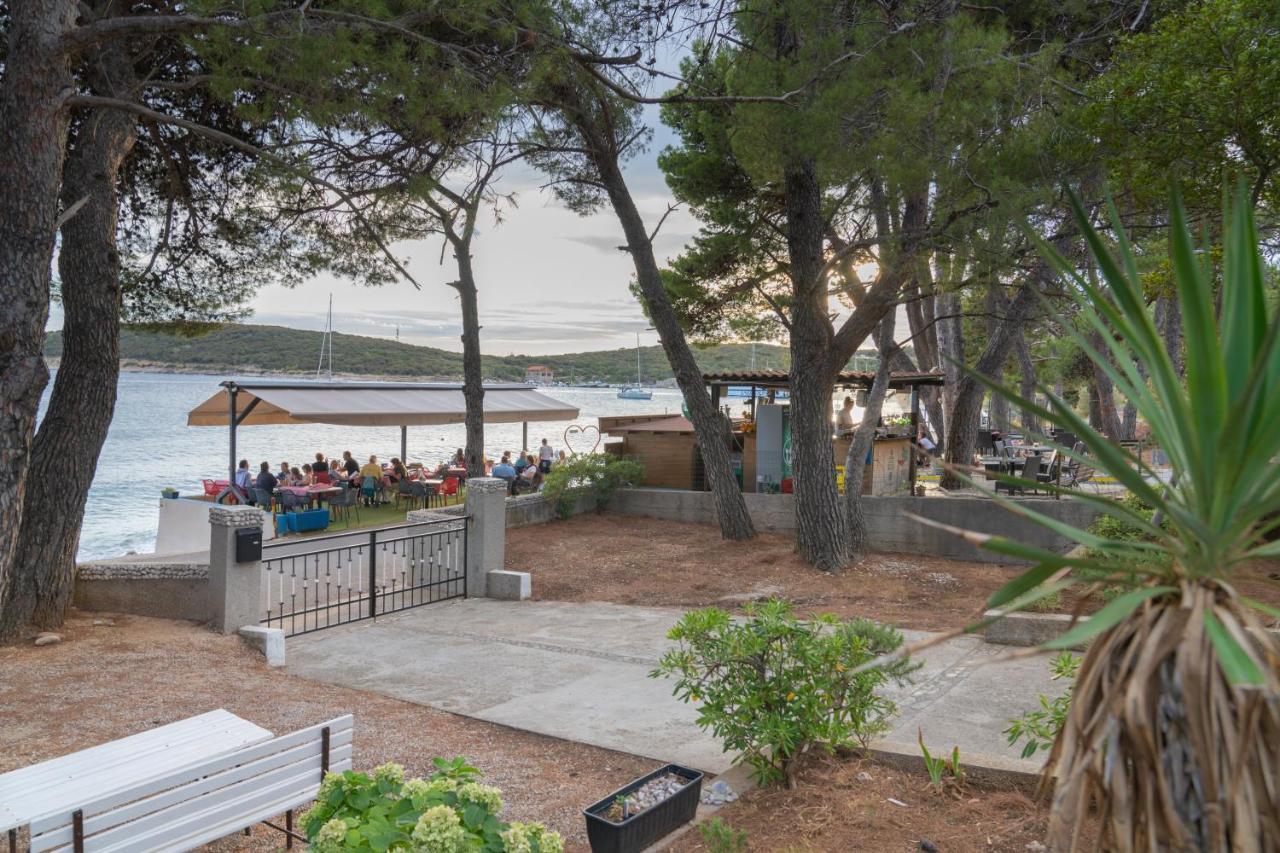 Sidus Maris, Spacious Seaside Apartment With Free Parking Martinscica  Exterior photo