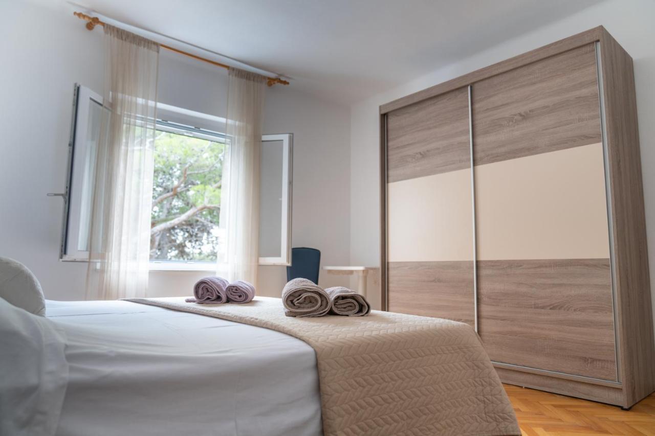 Sidus Maris, Spacious Seaside Apartment With Free Parking Martinscica  Exterior photo