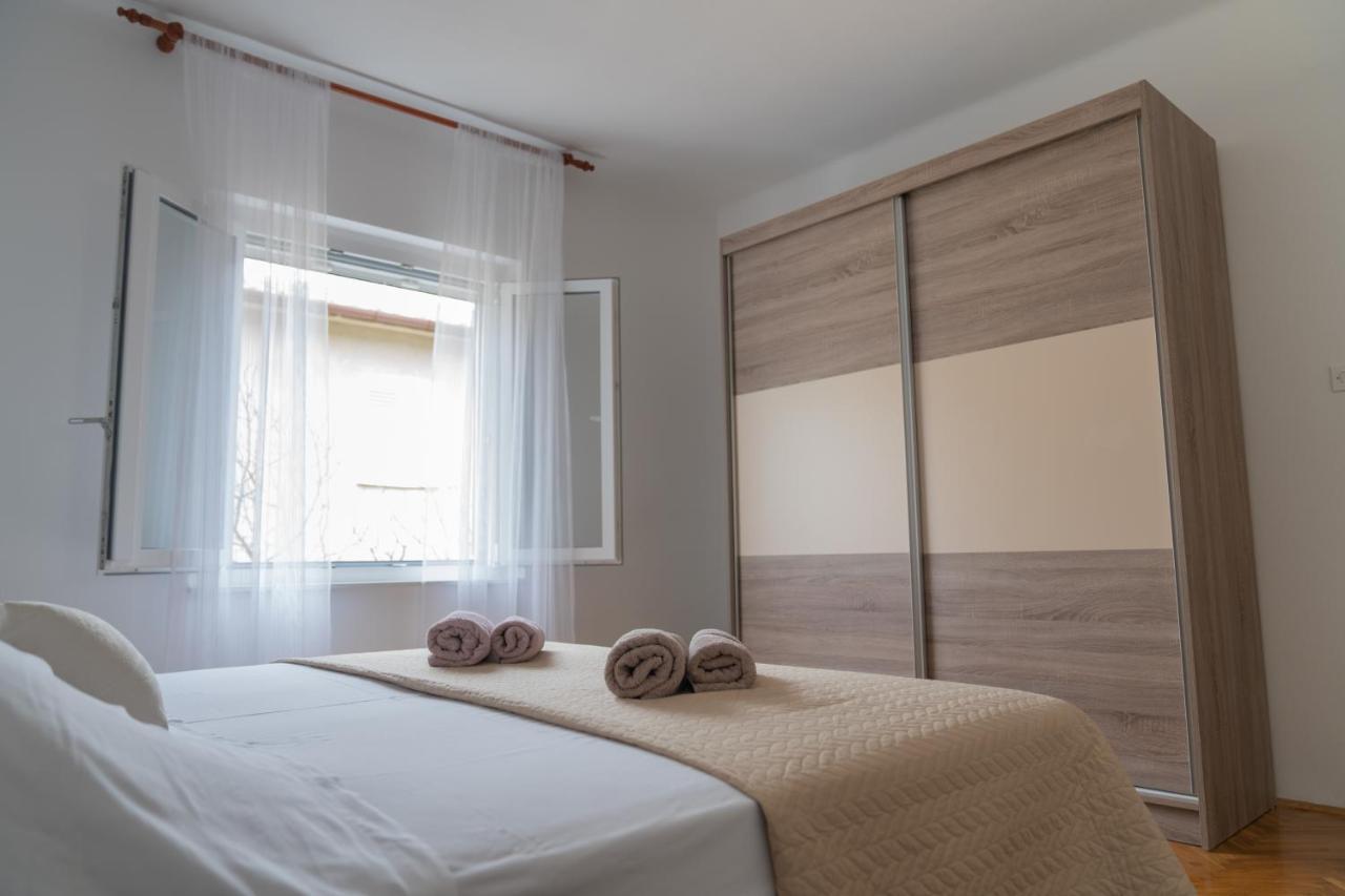 Sidus Maris, Spacious Seaside Apartment With Free Parking Martinscica  Exterior photo