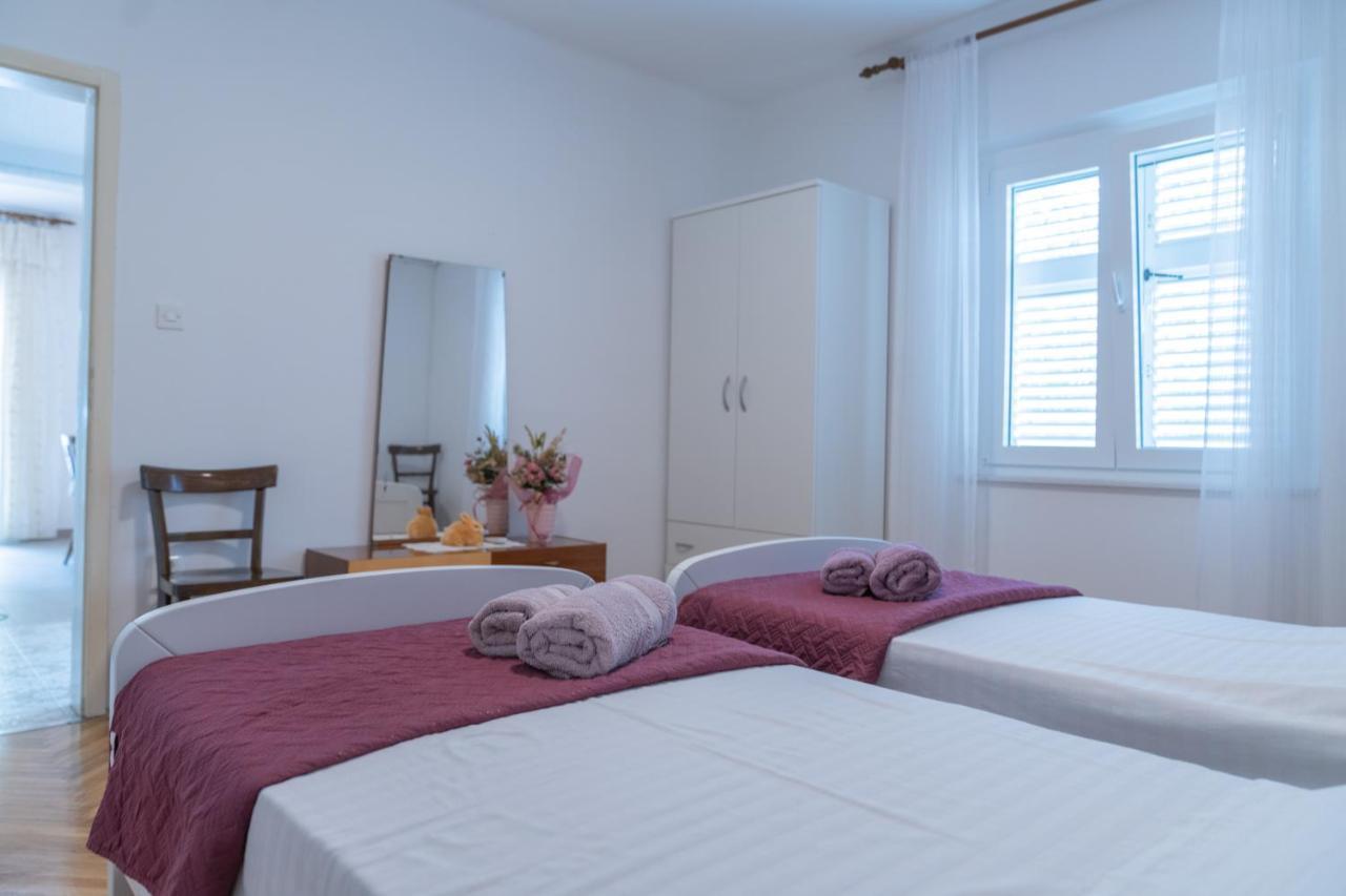 Sidus Maris, Spacious Seaside Apartment With Free Parking Martinscica  Exterior photo